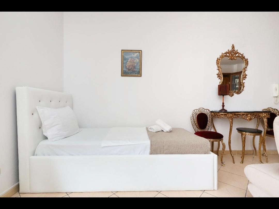 Apartments Athina Orikum Esterno foto