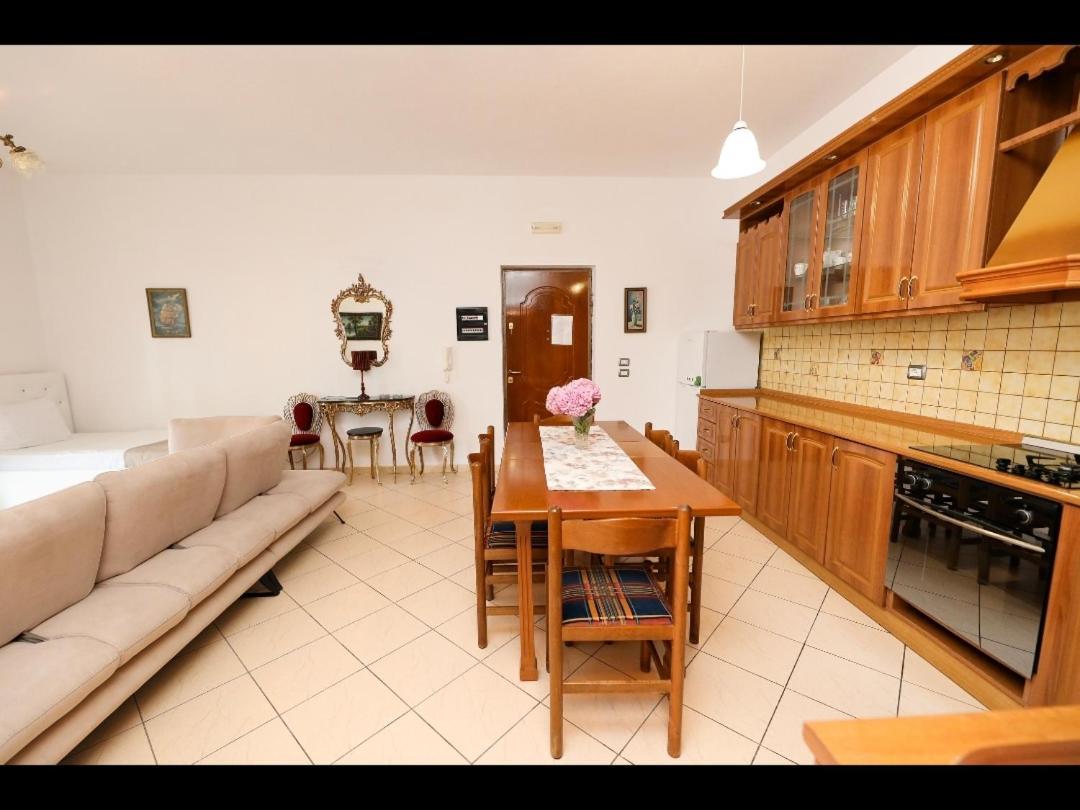 Apartments Athina Orikum Esterno foto